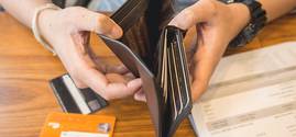 Какие есть способы списать долги по кредитным картам или снизить платежи