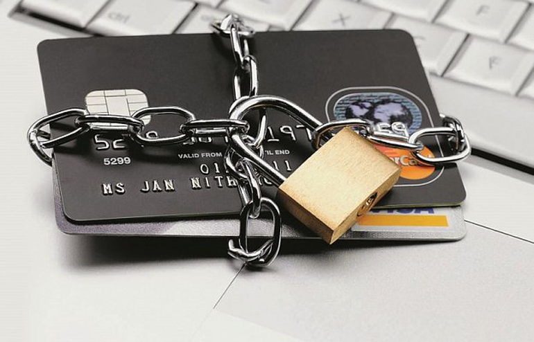 Волна банковских блокировок: стоит ли заемщикам беспокоиться за сохранность счетов?