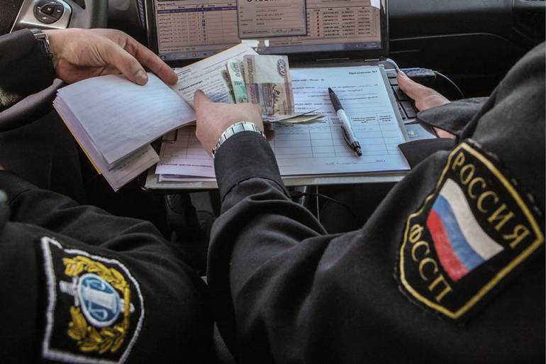 Взыскивая долги, приставы будут оставлять должникам деньги «на жизнь» Взыскивая долги, приставы будут оставлять должникам деньги «на жизнь»