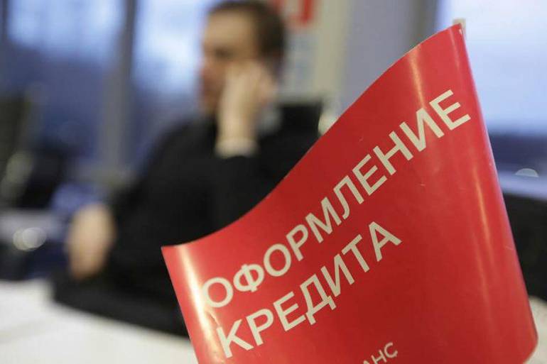 Регулятор в панике: популярность потребительских кредитор растет, зарплаты падают Регулятор в панике: популярность потребительских кредитор растет, зарплаты падают