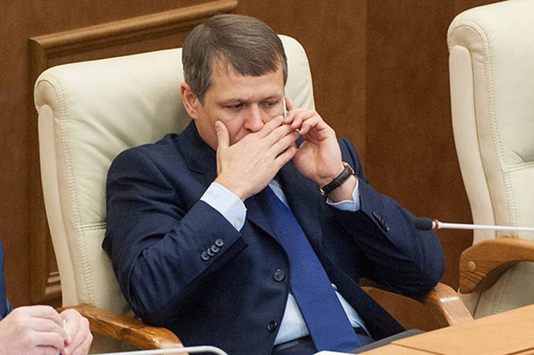 Депутата из партии «Единая Россия» хотят признать банкротом. Депутата из партии «Единая Россия» хотят признать банкротом.