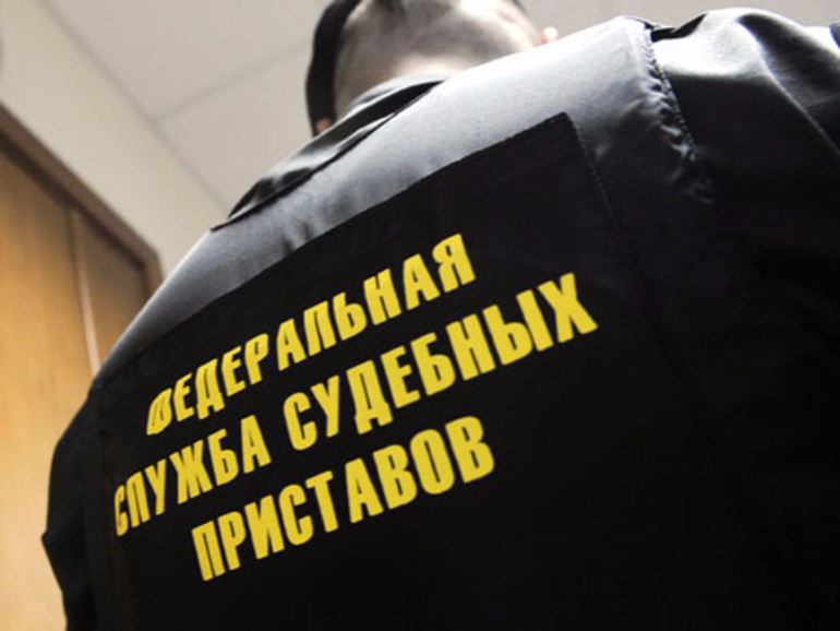 Томич прятал машину от приставов на их территории