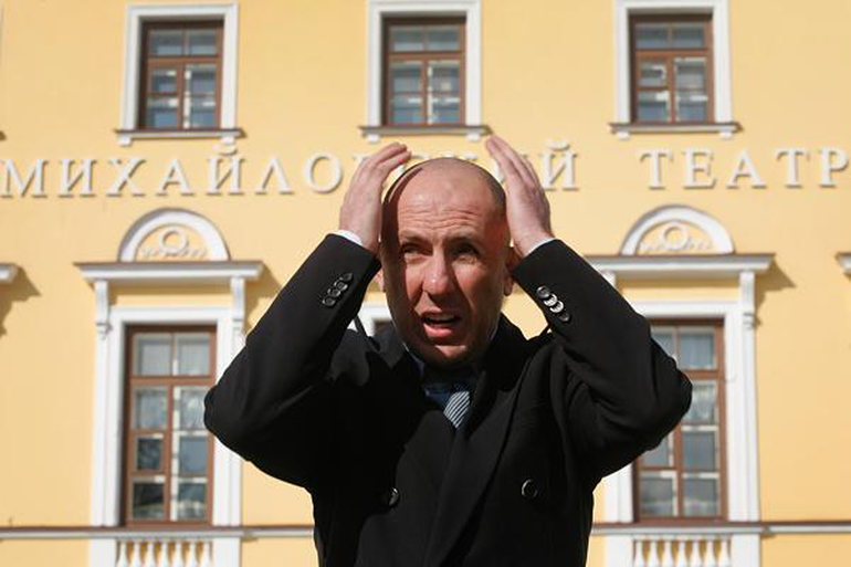 Владимир Кехман продает единственное жилье для расчета с кредиторами.