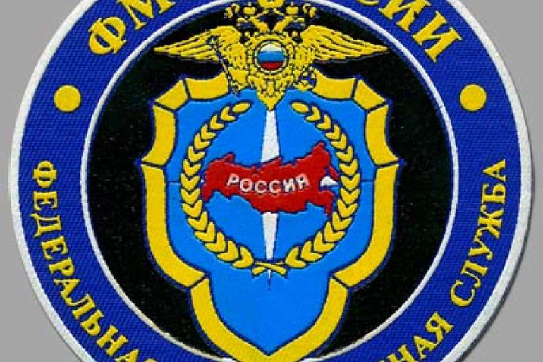 ФМС предлагает разрешить второй загранпаспорт.