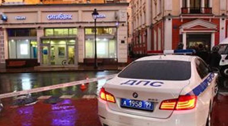 Бизнесмен-должник взял в заложники 4 граждан в отделении ЗАО Кб "Ситибанк". Бизнесмен-должник взял в заложники 4 граждан в отделении ЗАО Кб "Ситибанк".